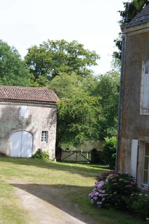 Villa DOMAINE de la BORLIERE Fenioux  Exterior foto